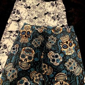 2 pairs of skull leggings